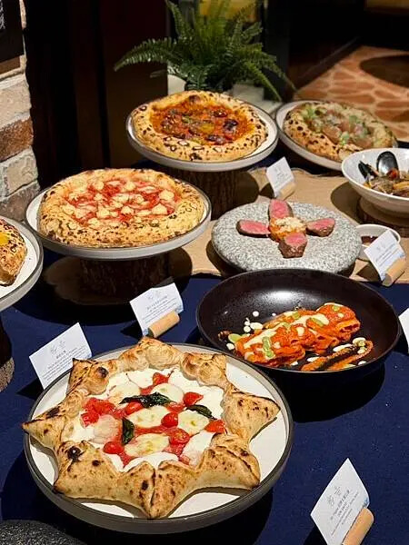 台北喜來登比薩屋！義大利比薩冠軍快閃，13款大師級菜單，窯烤現做必吃。