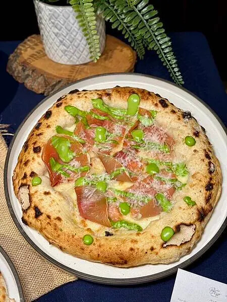 台北喜來登比薩屋！義大利比薩冠軍快閃，13款大師級菜單，窯烤現做必吃。