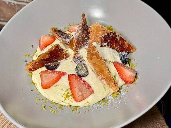 台北喜來登比薩屋！義大利比薩冠軍快閃，13款大師級菜單，窯烤現做必吃。