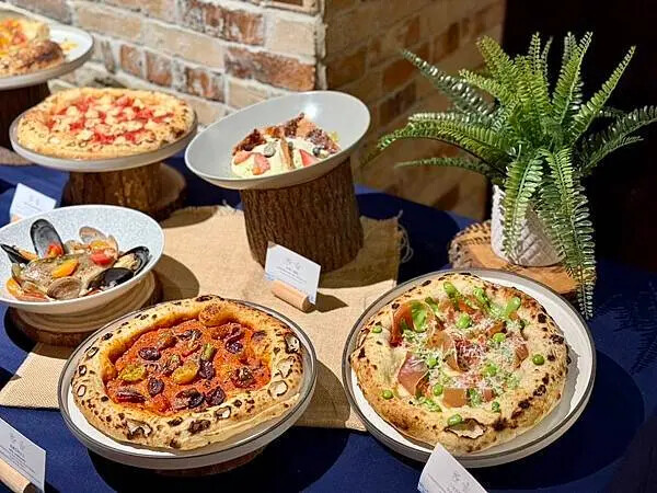 台北喜來登比薩屋！義大利比薩冠軍快閃，13款大師級菜單，窯烤現做必吃。