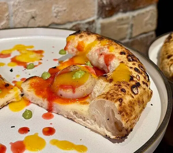 台北喜來登比薩屋！義大利比薩冠軍快閃，13款大師級菜單，窯烤現做必吃。