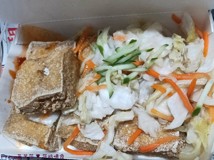 台南小吃【阿好姨香酥臭豆腐】仁德鍾厝夜市排隊人氣攤！現炸酥脆夾入泡菜酸香味│仁德夜市│仁德美食 - Fresa芙芮莎♥莎旅憶食