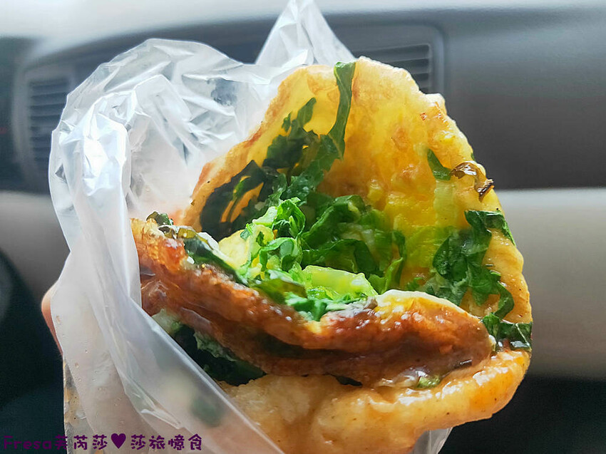台南小吃【郭記塔香炸蛋蔥油餅】六甲市場銅板點心.韓式泡菜／起司牽絲超涮嘴鹹香│台式披薩超獨特│六甲美食 - Fresa芙芮莎♥莎旅憶食