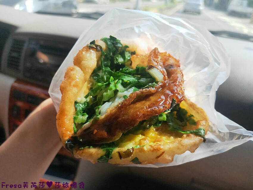 台南小吃【郭記塔香炸蛋蔥油餅】六甲市場銅板點心.韓式泡菜／起司牽絲超涮嘴鹹香│台式披薩超獨特│六甲美食 - Fresa芙芮莎♥莎旅憶食