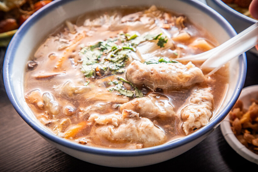 三重滷肉飯必吃!滷好記豬腳飯三重人激推,南部口味滷肉、Q彈腿庫飯超值。