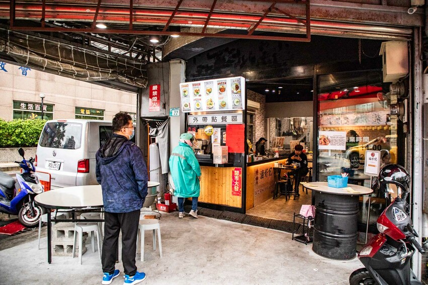 三重滷肉飯必吃!滷好記豬腳飯三重人激推,南部口味滷肉、Q彈腿庫飯超值。