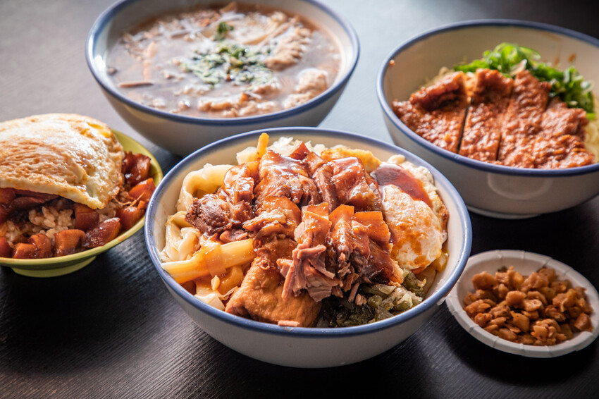 三重滷肉飯必吃!滷好記豬腳飯三重人激推,南部口味滷肉、Q彈腿庫飯超值。
