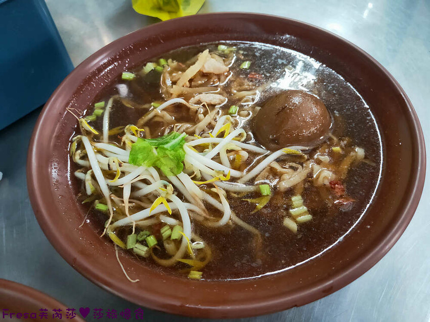 高雄麵館【香焿小棧】楠梓德民黃昏市場內招牌麵羹.榨菜肉絲湯頭濃郁麵Q香│德民店│楠梓美食 - Fresa芙芮莎♥莎旅憶食