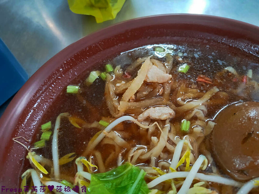 高雄麵館【香焿小棧】楠梓德民黃昏市場內招牌麵羹.榨菜肉絲湯頭濃郁麵Q香│德民店│楠梓美食 - Fresa芙芮莎♥莎旅憶食