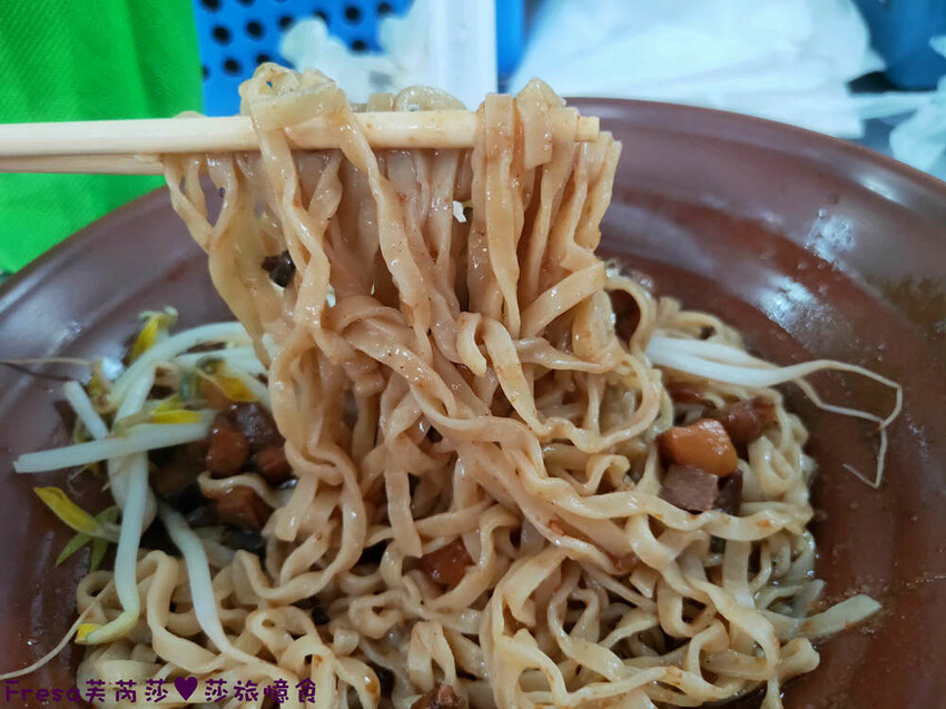 高雄麵館【香焿小棧】楠梓德民黃昏市場內招牌麵羹.榨菜肉絲湯頭濃郁麵Q香│德民店│楠梓美食 - Fresa芙芮莎♥莎旅憶食