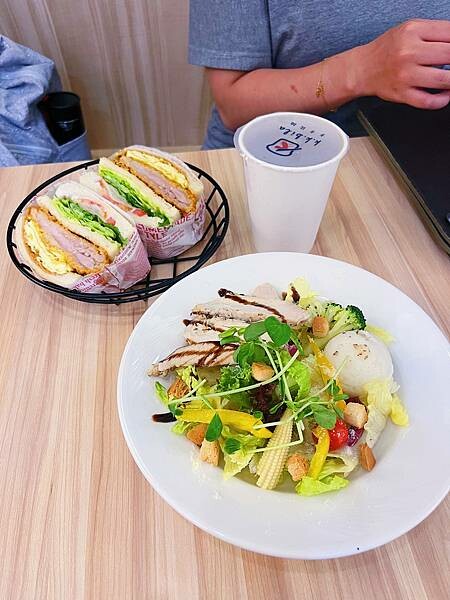 [台北早午餐]萬華區西門站「k.k.bila 卡卡比拉」小巧