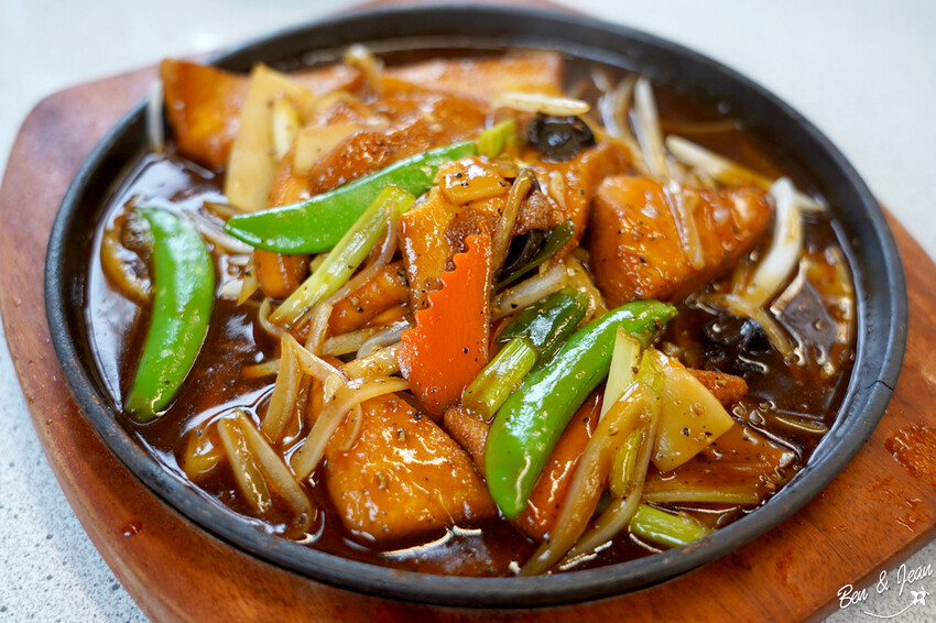 宜蘭縣員山鄉宜蘭員山餐廳》松叁雞,百大名廚甕缸雞一雞三吃汁多超值,二人套餐也有合菜,桌菜4000元起