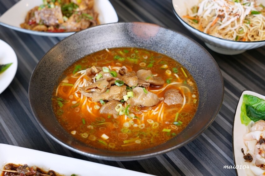 桃園平鎮美食｜饗吃麻辣重慶小麵～四川道地麵食，酸辣粉、老壇酸菜、重慶小麵還有經典的小菜通通有