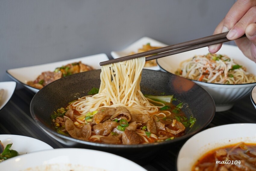 桃園平鎮美食｜饗吃麻辣重慶小麵～四川道地麵食，酸辣粉、老壇酸菜、重慶小麵還有經典的小菜通通有