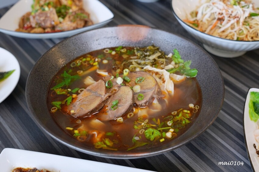 桃園平鎮美食｜饗吃麻辣重慶小麵～四川道地麵食，酸辣粉、老壇酸菜、重慶小麵還有經典的小菜通通有