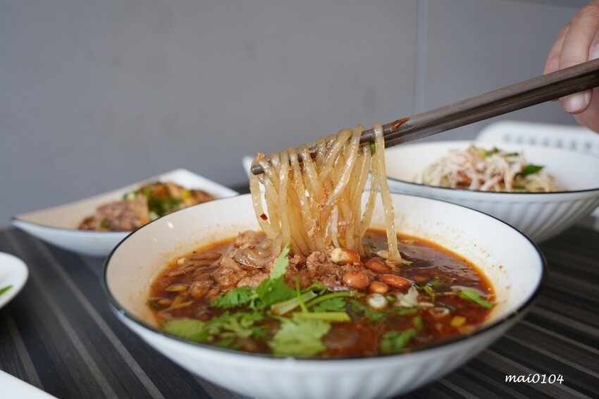桃園平鎮美食｜饗吃麻辣重慶小麵～四川道地麵食，酸辣粉、老壇酸菜、重慶小麵還有經典的小菜通通有