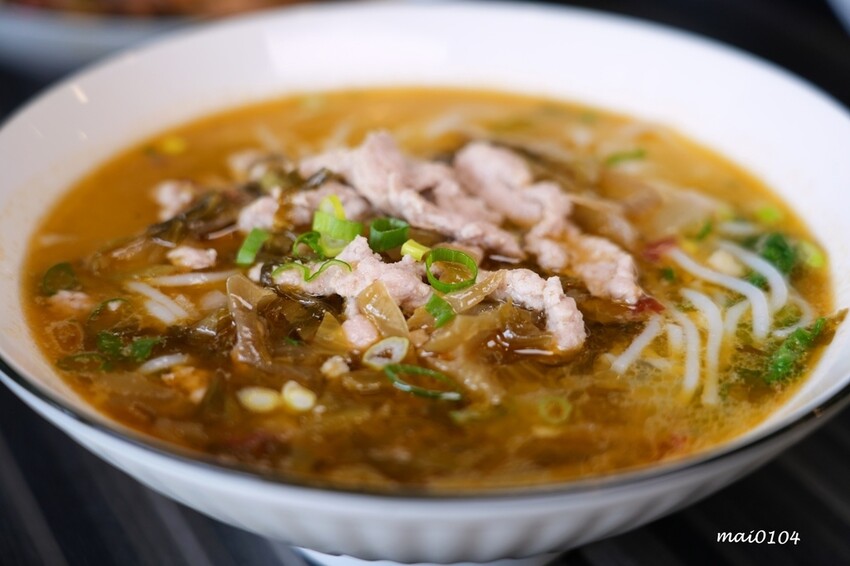 桃園平鎮美食｜饗吃麻辣重慶小麵～四川道地麵食，酸辣粉、老壇酸菜、重慶小麵還有經典的小菜通通有