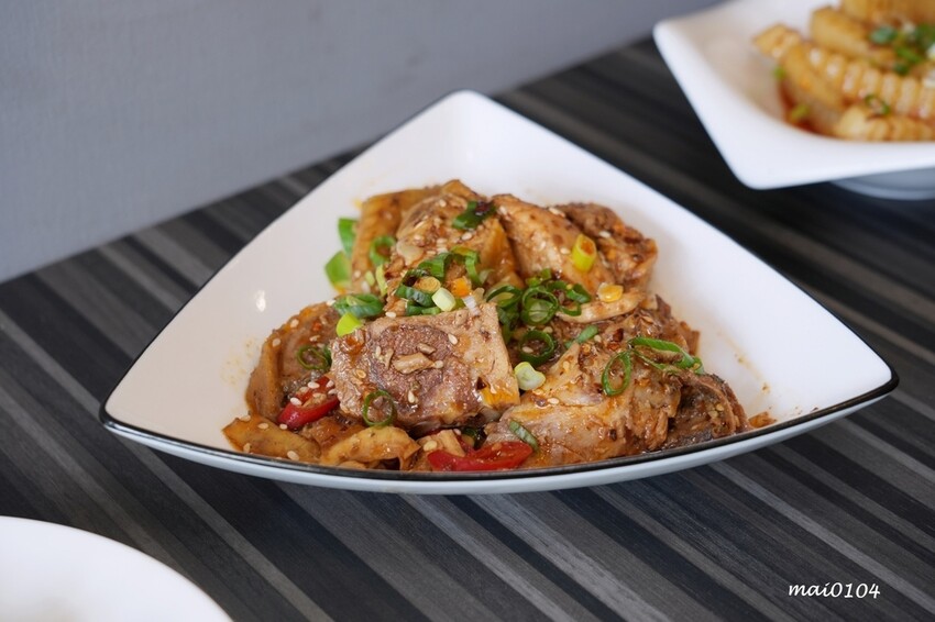 桃園平鎮美食｜饗吃麻辣重慶小麵～四川道地麵食，酸辣粉、老壇酸菜、重慶小麵還有經典的小菜通通有