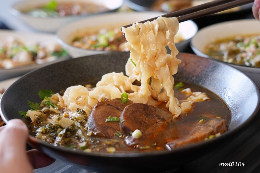 桃園平鎮美食｜饗吃麻辣重慶小麵～四川道地麵食，酸辣粉、老壇酸菜、重慶小麵還有經典的小菜通通有