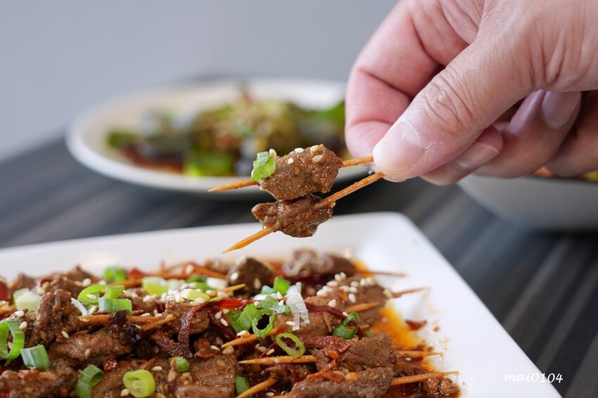 桃園平鎮美食｜饗吃麻辣重慶小麵～四川道地麵食，酸辣粉、老壇酸菜、重慶小麵還有經典的小菜通通有