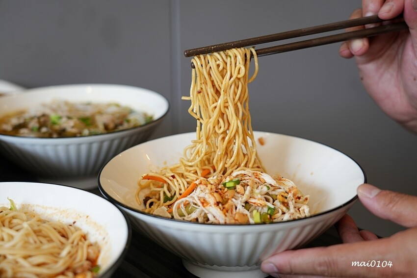 桃園平鎮美食｜饗吃麻辣重慶小麵～四川道地麵食，酸辣粉、老壇酸菜、重慶小麵還有經典的小菜通通有