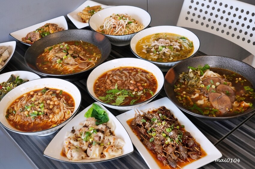 桃園平鎮美食｜饗吃麻辣重慶小麵～四川道地麵食，酸辣粉、老壇酸菜、重慶小麵還有經典的小菜通通有