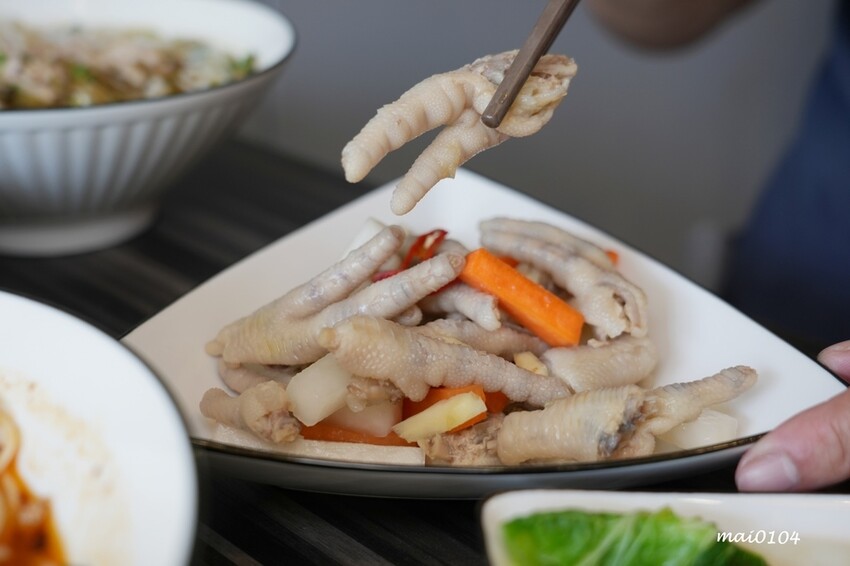 桃園平鎮美食｜饗吃麻辣重慶小麵～四川道地麵食，酸辣粉、老壇酸菜、重慶小麵還有經典的小菜通通有