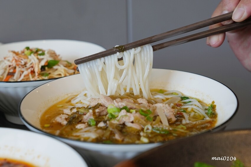 桃園平鎮美食｜饗吃麻辣重慶小麵～四川道地麵食，酸辣粉、老壇酸菜、重慶小麵還有經典的小菜通通有