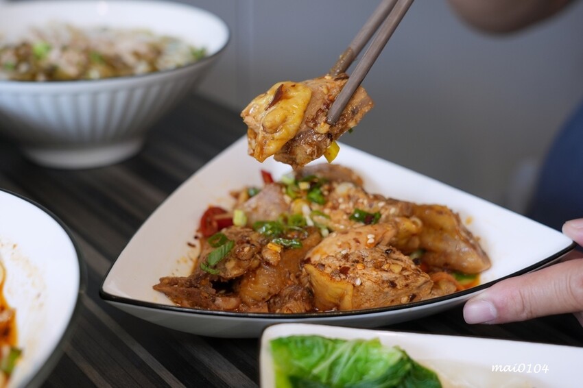 桃園平鎮美食｜饗吃麻辣重慶小麵～四川道地麵食，酸辣粉、老壇酸菜、重慶小麵還有經典的小菜通通有