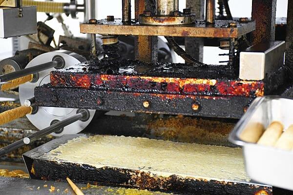 每日新鮮製作，慢來就買不到嘉義人最推薦的嘉義伴手禮啦~【品香蛋捲】用最簡單的原料、不加水、不加香精，