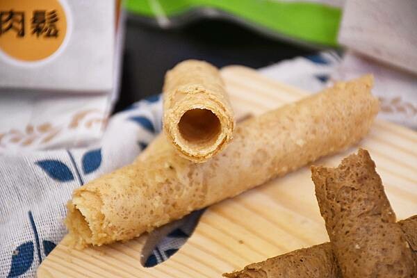 每日新鮮製作，慢來就買不到嘉義人最推薦的嘉義伴手禮啦~【品香蛋捲】用最簡單的原料、不加水、不加香精，