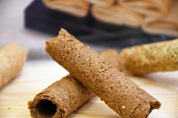 每日新鮮製作，慢來就買不到嘉義人最推薦的嘉義伴手禮啦~【品香蛋捲】用最簡單的原料、不加水、不加香精，