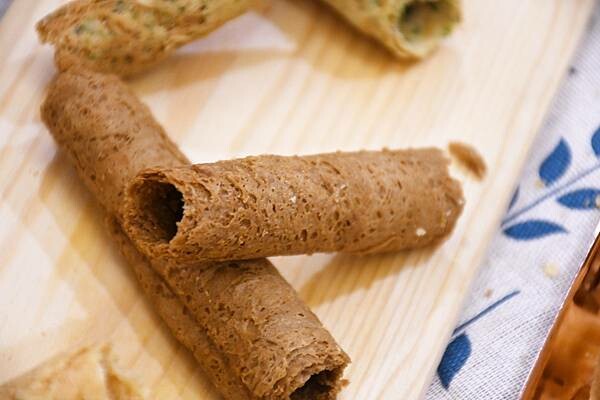 每日新鮮製作，慢來就買不到嘉義人最推薦的嘉義伴手禮啦~【品香蛋捲】用最簡單的原料、不加水、不加香精，