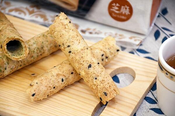 每日新鮮製作，慢來就買不到嘉義人最推薦的嘉義伴手禮啦~【品香蛋捲】用最簡單的原料、不加水、不加香精，