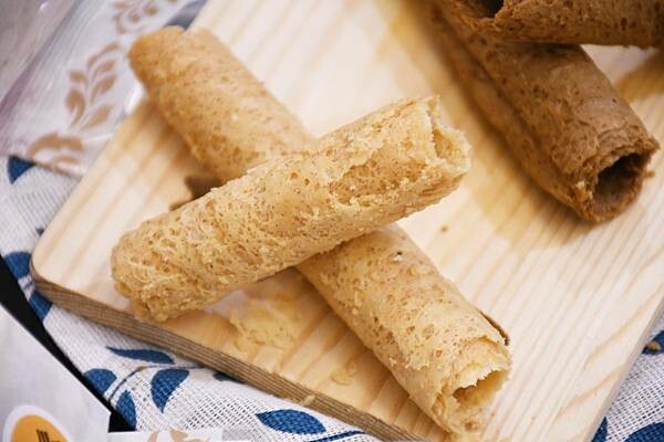 每日新鮮製作，慢來就買不到嘉義人最推薦的嘉義伴手禮啦~【品香蛋捲】用最簡單的原料、不加水、不加香精，