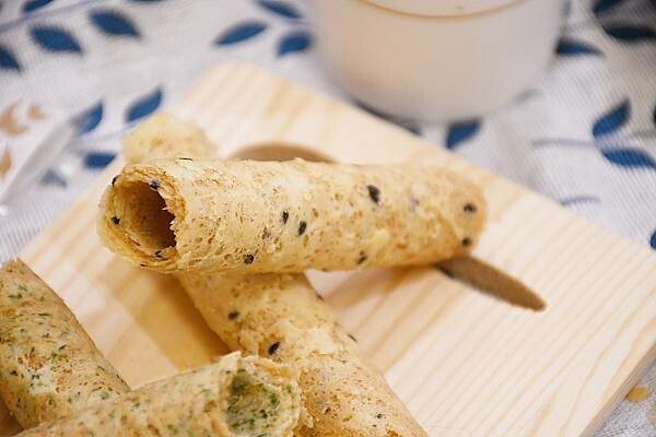 每日新鮮製作，慢來就買不到嘉義人最推薦的嘉義伴手禮啦~【品香蛋捲】用最簡單的原料、不加水、不加香精，