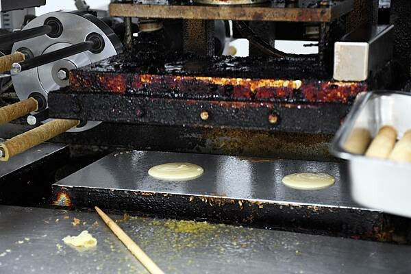 每日新鮮製作，慢來就買不到嘉義人最推薦的嘉義伴手禮啦~【品香蛋捲】用最簡單的原料、不加水、不加香精，