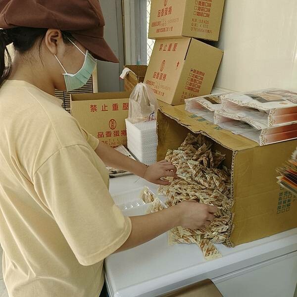 嘉義市西區(嘉義/西區)品香蛋捲-五種口味蛋捲、三種口味鳳凰酥就賣到嚇嚇叫，來到嘉義伴手禮不選他怎可以