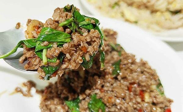 金鴻美食小館泰國料理｜平民化的價格卻能吃到名店等級的品質，ＣＰ值爆高的平價泰式料理