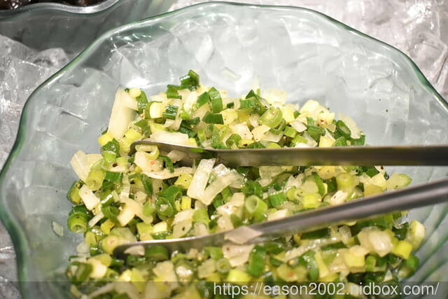 日式炭火燒烤吃到飽推薦 | 神來一爐燒肉永和店 日式炭火燒烤吃到飽 30 種以上新鮮食材隨你挑!15 種配料調製黃金比例獨門沾醬配方 全新搭配超享受!現點現切肉片、草蝦、鱸魚任你點、自助吧冰淇淋、啤酒