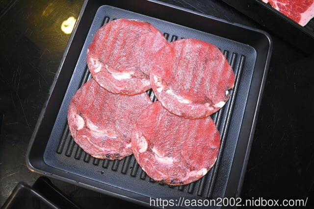 日式炭火燒烤吃到飽推薦 | 神來一爐燒肉永和店 日式炭火燒烤吃到飽 30 種以上新鮮食材隨你挑!15 種配料調製黃金比例獨門沾醬配方 全新搭配超享受!現點現切肉片、草蝦、鱸魚任你點、自助吧冰淇淋、啤酒