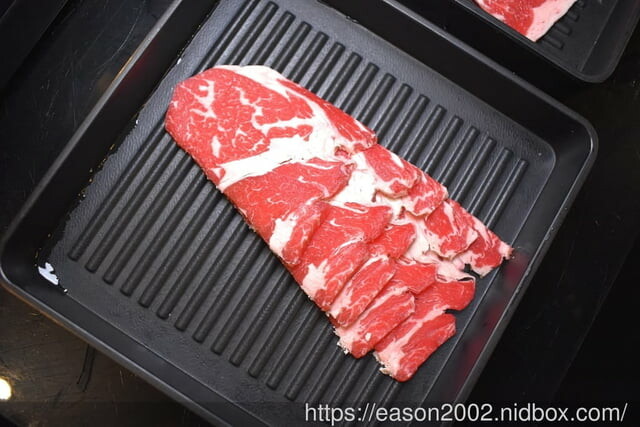 日式炭火燒烤吃到飽推薦 | 神來一爐燒肉永和店 日式炭火燒烤吃到飽 30 種以上新鮮食材隨你挑!15 種配料調製黃金比例獨門沾醬配方 全新搭配超享受!現點現切肉片、草蝦、鱸魚任你點、自助吧冰淇淋、啤酒