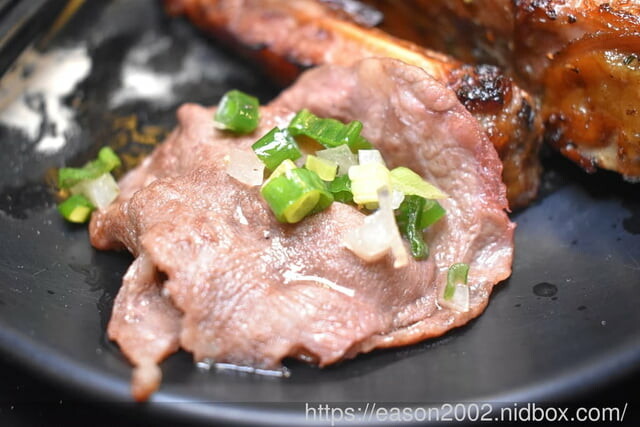 日式炭火燒烤吃到飽推薦 | 神來一爐燒肉永和店 日式炭火燒烤吃到飽 30 種以上新鮮食材隨你挑!15 種配料調製黃金比例獨門沾醬配方 全新搭配超享受!現點現切肉片、草蝦、鱸魚任你點、自助吧冰淇淋、啤酒