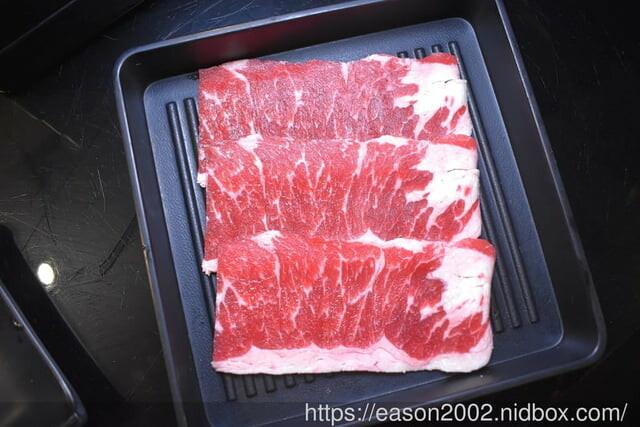 日式炭火燒烤吃到飽推薦 | 神來一爐燒肉永和店 日式炭火燒烤吃到飽 30 種以上新鮮食材隨你挑!15 種配料調製黃金比例獨門沾醬配方 全新搭配超享受!現點現切肉片、草蝦、鱸魚任你點、自助吧冰淇淋、啤酒