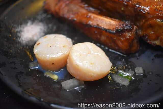 日式炭火燒烤吃到飽推薦 | 神來一爐燒肉永和店 日式炭火燒烤吃到飽 30 種以上新鮮食材隨你挑!15 種配料調製黃金比例獨門沾醬配方 全新搭配超享受!現點現切肉片、草蝦、鱸魚任你點、自助吧冰淇淋、啤酒