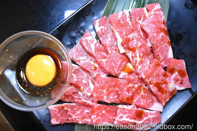 日式炭火燒烤吃到飽推薦 | 神來一爐燒肉永和店 日式炭火燒烤吃到飽 30 種以上新鮮食材隨你挑!15 種配料調製黃金比例獨門沾醬配方 全新搭配超享受!現點現切肉片、草蝦、鱸魚任你點、自助吧冰淇淋、啤酒