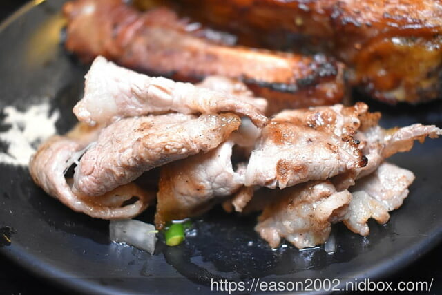 日式炭火燒烤吃到飽推薦 | 神來一爐燒肉永和店 日式炭火燒烤吃到飽 30 種以上新鮮食材隨你挑!15 種配料調製黃金比例獨門沾醬配方 全新搭配超享受!現點現切肉片、草蝦、鱸魚任你點、自助吧冰淇淋、啤酒