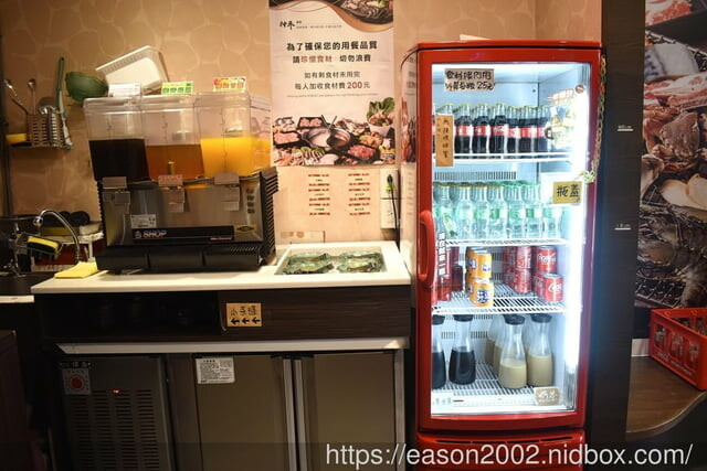 日式炭火燒烤吃到飽推薦 | 神來一爐燒肉永和店 日式炭火燒烤吃到飽 30 種以上新鮮食材隨你挑!15 種配料調製黃金比例獨門沾醬配方 全新搭配超享受!現點現切肉片、草蝦、鱸魚任你點、自助吧冰淇淋、啤酒