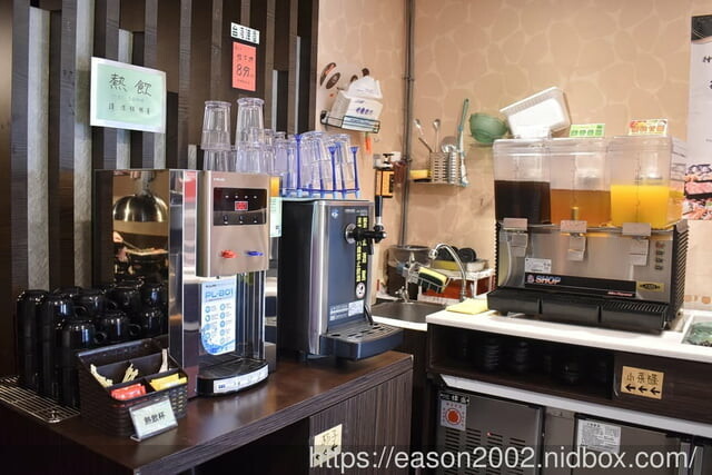 日式炭火燒烤吃到飽推薦 | 神來一爐燒肉永和店 日式炭火燒烤吃到飽 30 種以上新鮮食材隨你挑!15 種配料調製黃金比例獨門沾醬配方 全新搭配超享受!現點現切肉片、草蝦、鱸魚任你點、自助吧冰淇淋、啤酒