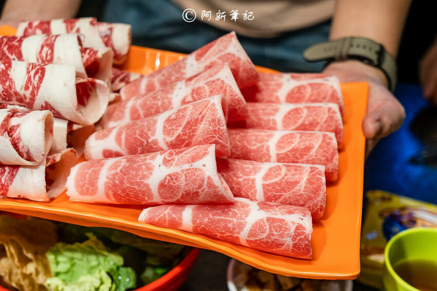 台中第六市場火鍋!蔬盈市場火鍋40種蔬菜吃到飽,鮮奶鍋 藥膳茶湯必吃。